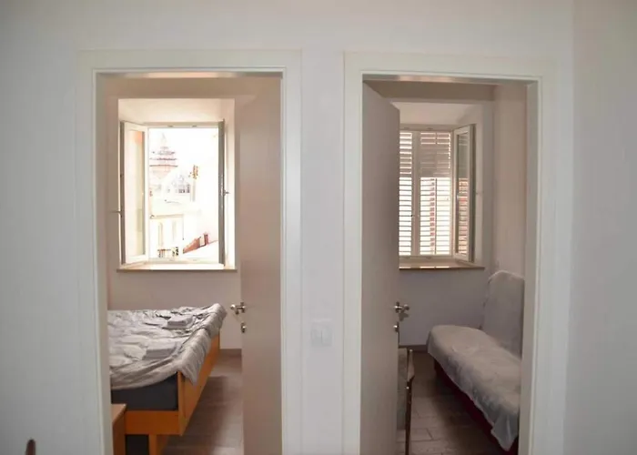Pk - - Two Bedroom With View - 2 *